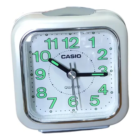 Reloj despertador analógico Casio TQ-142-7D, color blanco