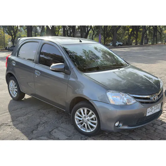 Toyota Etios 1.5 Full