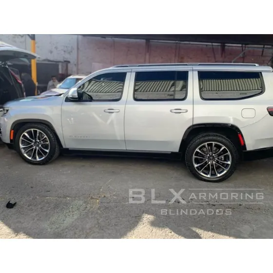 Jeep Grand Wagoneer L 6.4 V8 4x4 At
