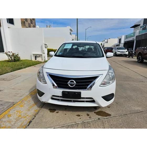 Nissan Versa Advance At