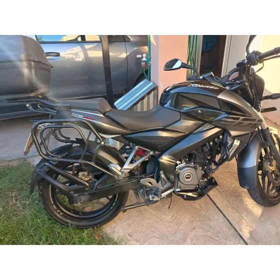 Rouser Ns 200