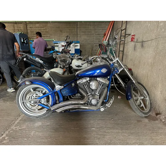 Harley Davison  Color Azul Modelo 2009 Rocker