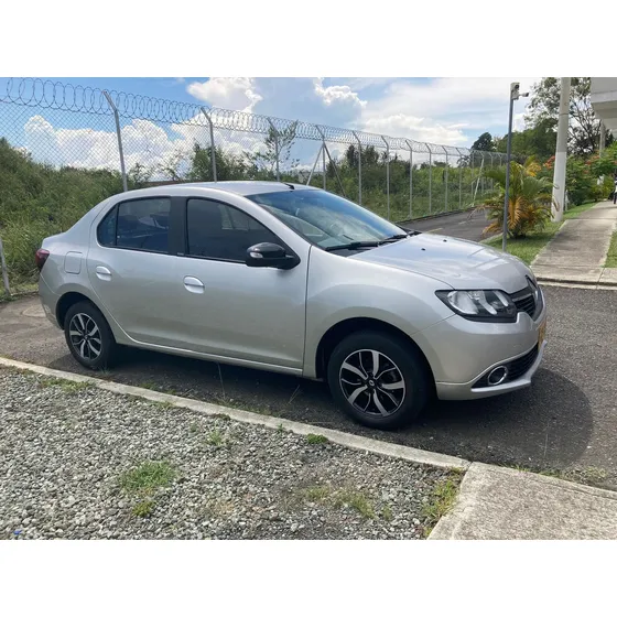 Renault Logan 1.6 Privilege / Intens