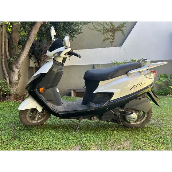 Moto Scooter Suzuki An125 Con Muy Poco Uso