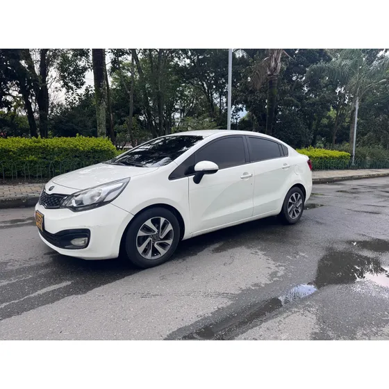 Kia Rio Sedán 1.4 Automático