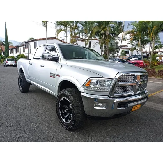 Dodge Ram 5.7 2500 Crew Cab Laramie