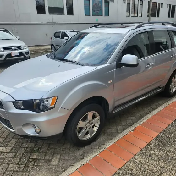 Mitsubishi 2013 2013 2.4l Outlander
