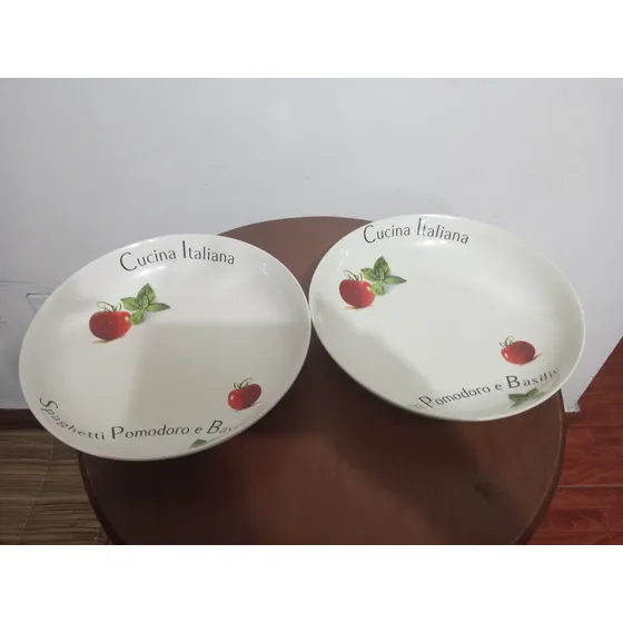 Bandejas Redondas De Porcelana Italiana. De 28 Cms.