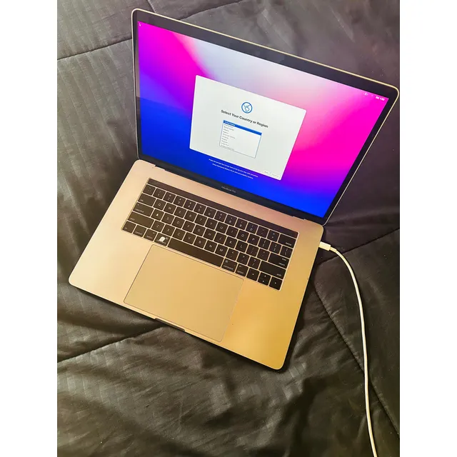 Macbook Pro 15 2016 (i7, 16gb Ram, 512gb Ssd) - Leer