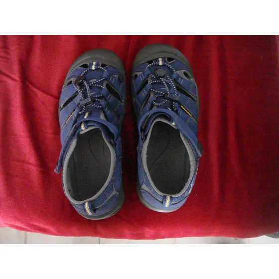 Keen , Deportivo-casual,  Sandalias, #37, Casi Nuevas. 