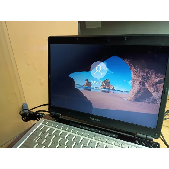 Notebook Toshiba 13.3 Pol 320gb Hd 3 Gb Mem Win 10 C/ Carreg