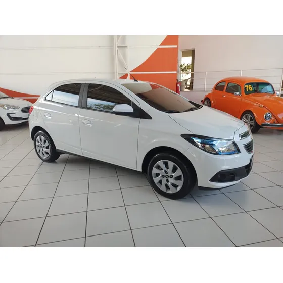 Chevrolet Onix Hatch 1.4 4p Flex Lt