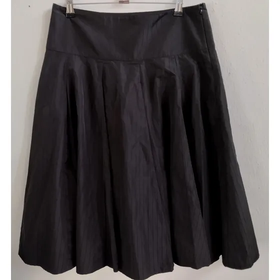 Falda Negra Lisa De Raya, Talla M. Marca Zara