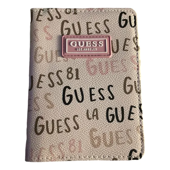 Porta Pasaporte Guess Ideal Para Tus Viajes!! Color Beige Diseño De La Tela Estampado
