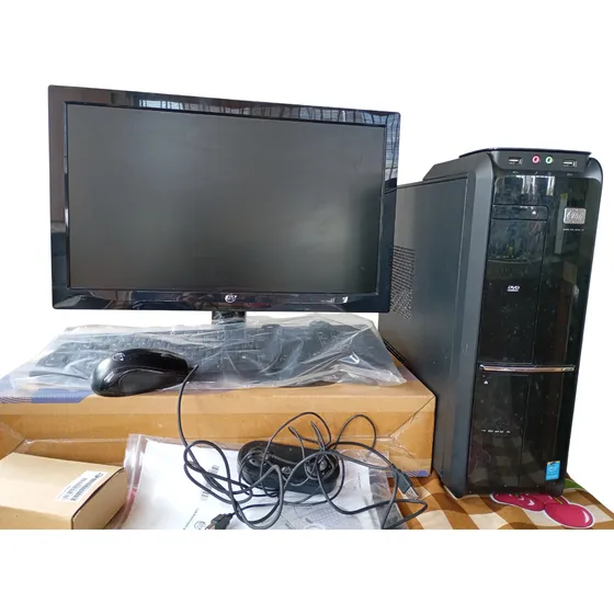 Computadora (cpu, Monitor, Teclado, Mouse, Corneta)