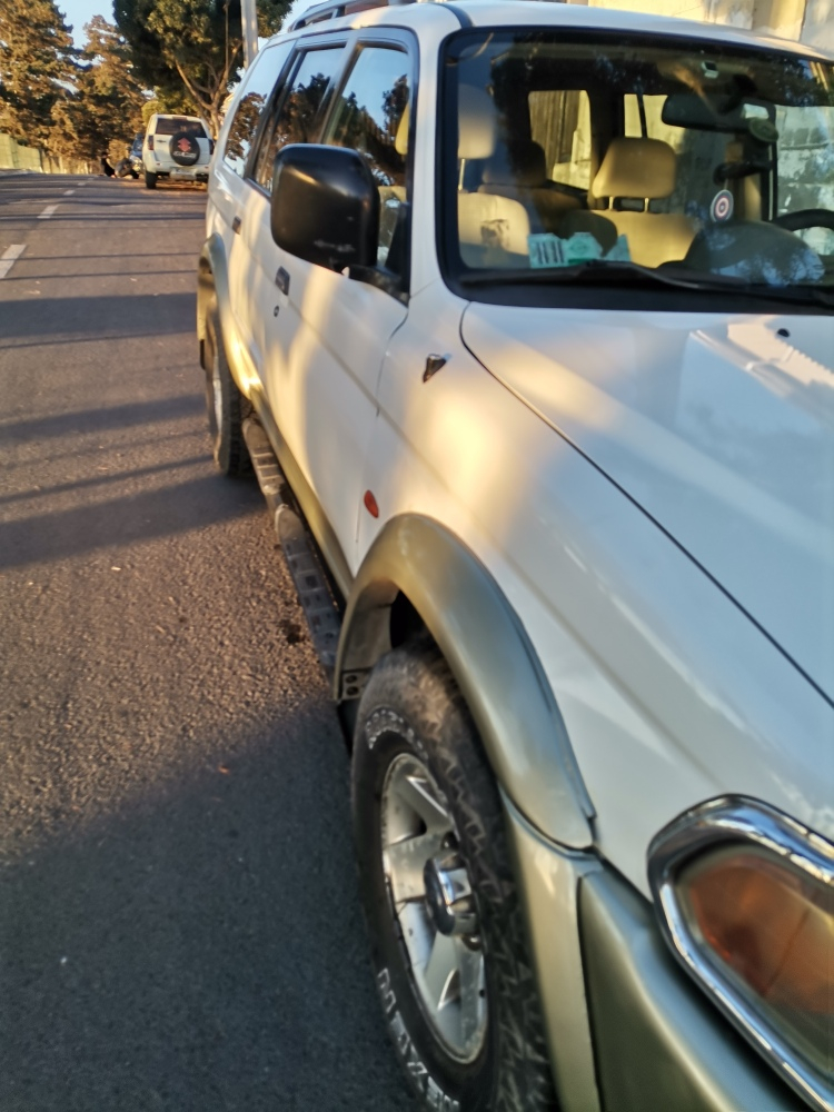 Mitsubishi Montero Sport Full