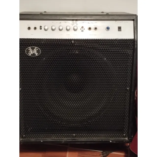 Amplificador De Bajo Eléctrico Marca Axl Usado De 100vatios