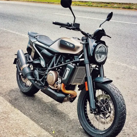 Husqvarna 701 Svartpilen Modelo 2020 3000 Kilómetros