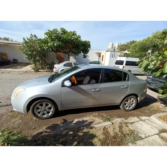 Nissan Sentra 2.0 Custom 6vel Mt