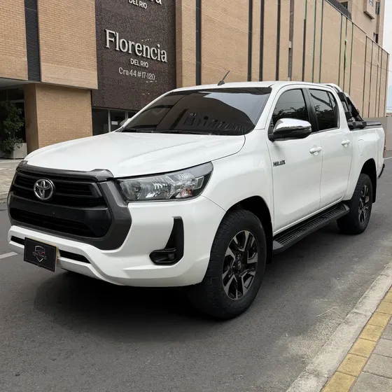 Toyota Hilux 2023 2.4 Diésel 4x4