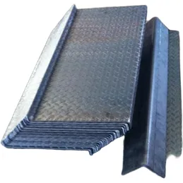 Peldaños Para Escalera En Lamina Estriada, 28cm X 1mt X 3mm