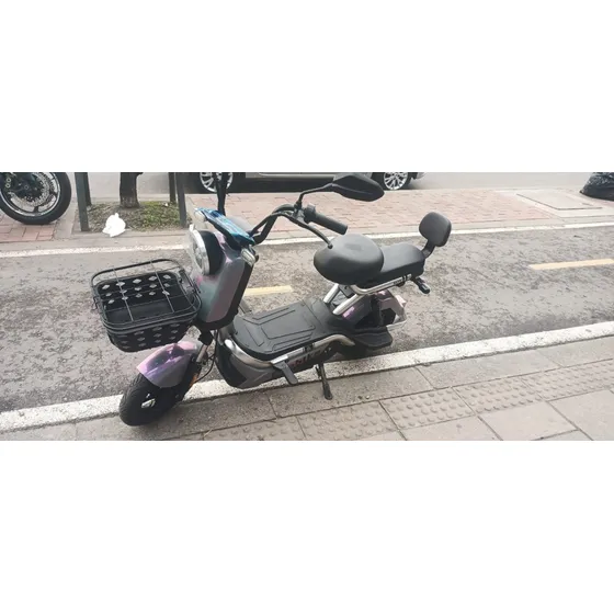 Moto Eléctrica  Evobike Dos Puestos + 2 Cascos