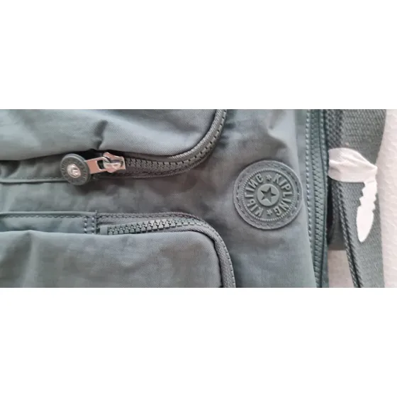 Bolso original con correa cruzada Kipling Sidney, azul claro