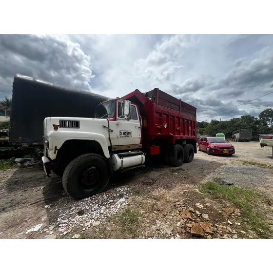 Volqueta Ford 8000 Modelo 80