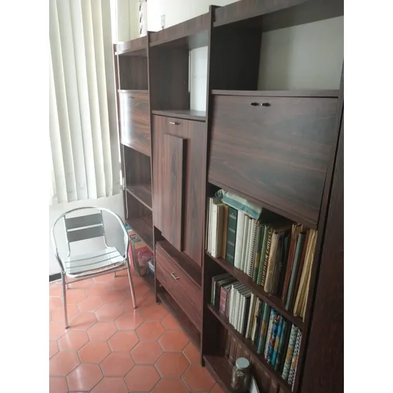 Practico Mueble Biblioteca, Con Escritorio, Esta En Caracas
