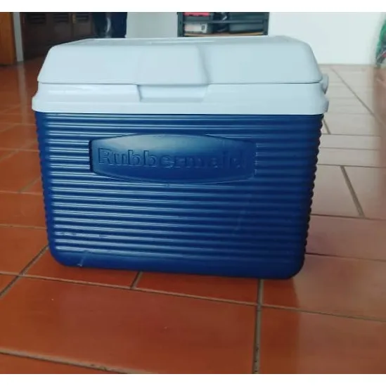 Cava Rubbermaid, Portátil, Capacidad 6 Latas De 330ml, Usada