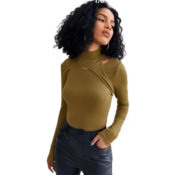 Blusa Top Manga Larga Verde Oliva Corte Asimétrico