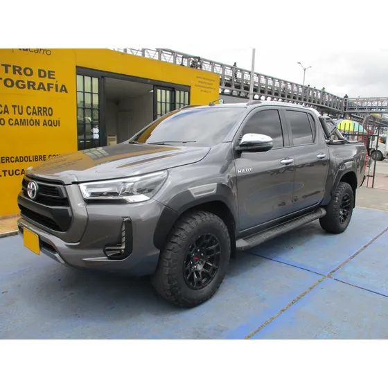 Toyota Hilux 4x4 2400cc At Aa