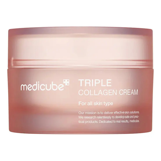Pote de creme facial Medicube Triple Collagen Cream na cor rosa com tampa de rosca, exibindo rótulo com nome do produto e informações de uso