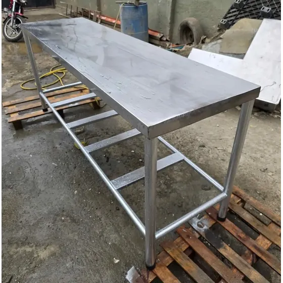 Mesa De Trabajo De Acero Inoxidable De 2 Mts De Largo.
