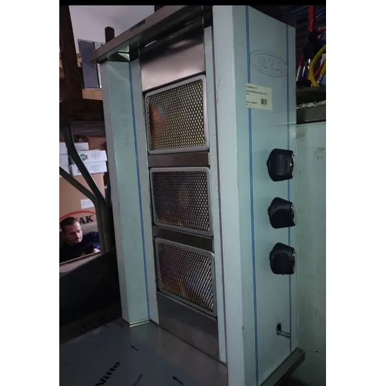 Máquina De Shawarma Nueva A Gas De 3 Quemadores Marca Pimak.