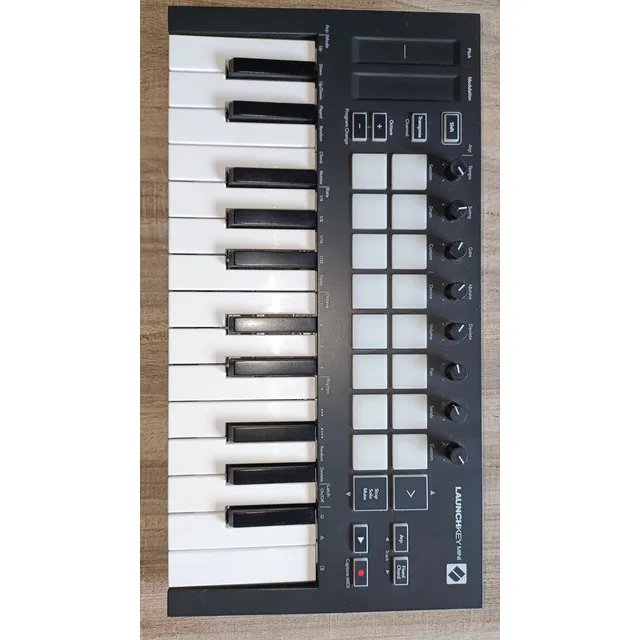 Teclado Controlador Novation Launchkey Mini Mk3