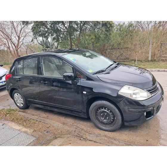 Nissan Tiida 1.8 Visia 5 P