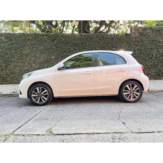 Nissan March Exclusive At