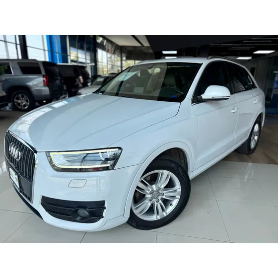 Audi Q3 2.0 Luxury 170hp S-tronic At