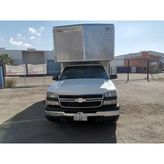 Chevrolet Silverado 4.8 2500 Custom Cab Reg Paq D Mt