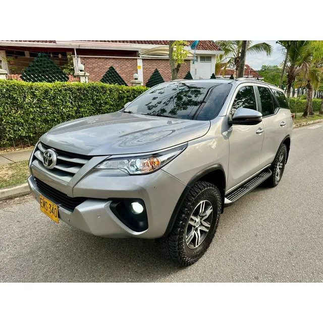 Toyota Fortuner 2.7l Mid