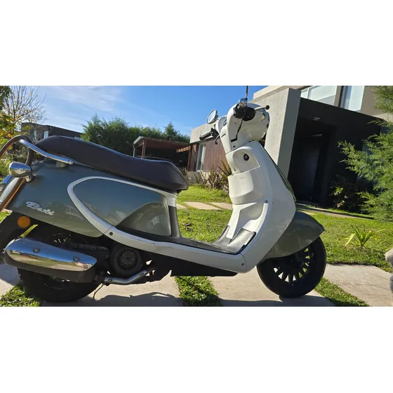 Se Vende Scooter Daelin Besbi 125 Único Dueño Impecable