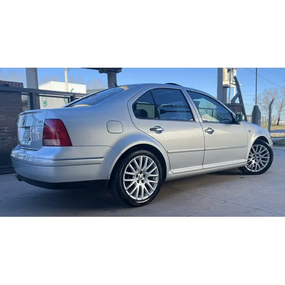 Volkswagen Bora 1.8 Highline T 180cv Cuero
