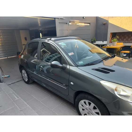 Peugeot 207 1.4 Sedan Hdi Xt