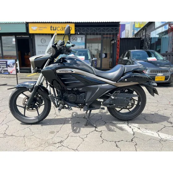 Suzuki Intruder