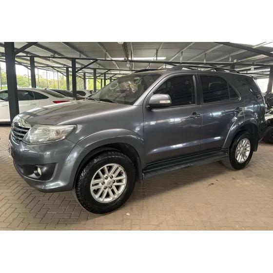 Toyota Hilux Sw4 2.7 Srv Cuero Vvti 4x2 4at 7 Asientos