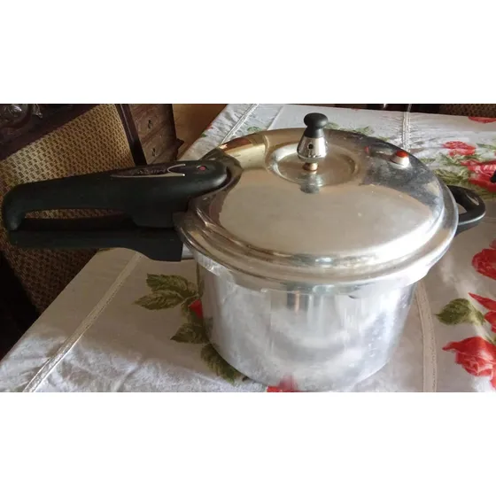 Olla De Presión Mirro Casi Nueva