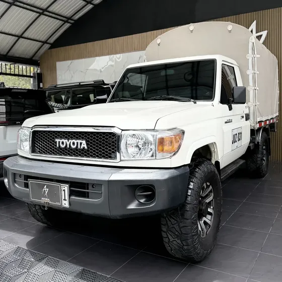 Toyota Land Cruiser 79 2021 4.0 Chasis