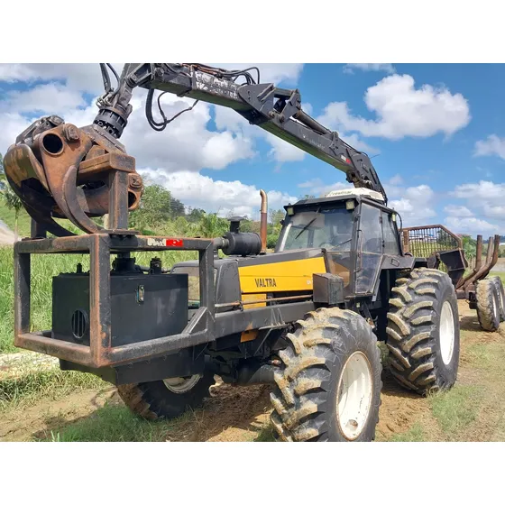 Trator Valtra Bh 180 Com Muck Florestral E Baldeadeira