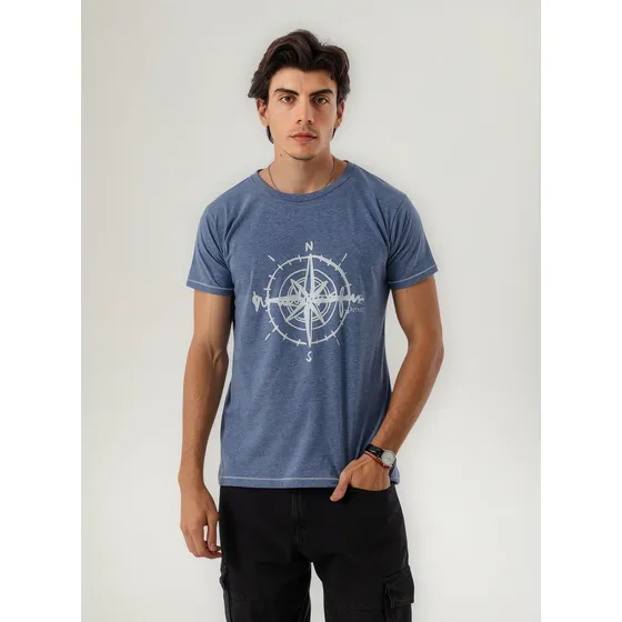 Remera District Chela Estampa Central Puntos Cardinales